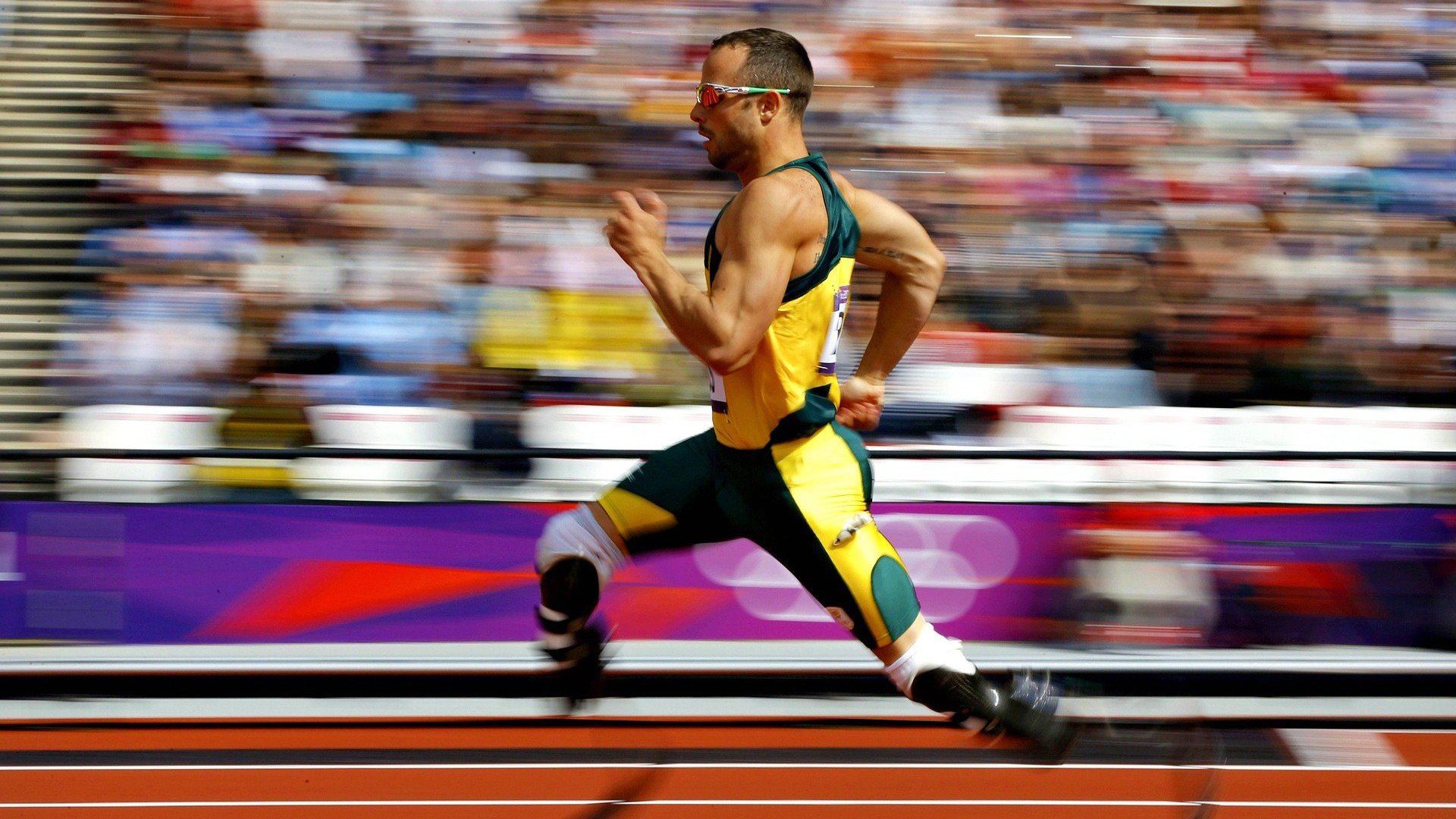 法国马术队在巴黎奥运会三项赛团体决赛中获得银牌，展现出色表现。